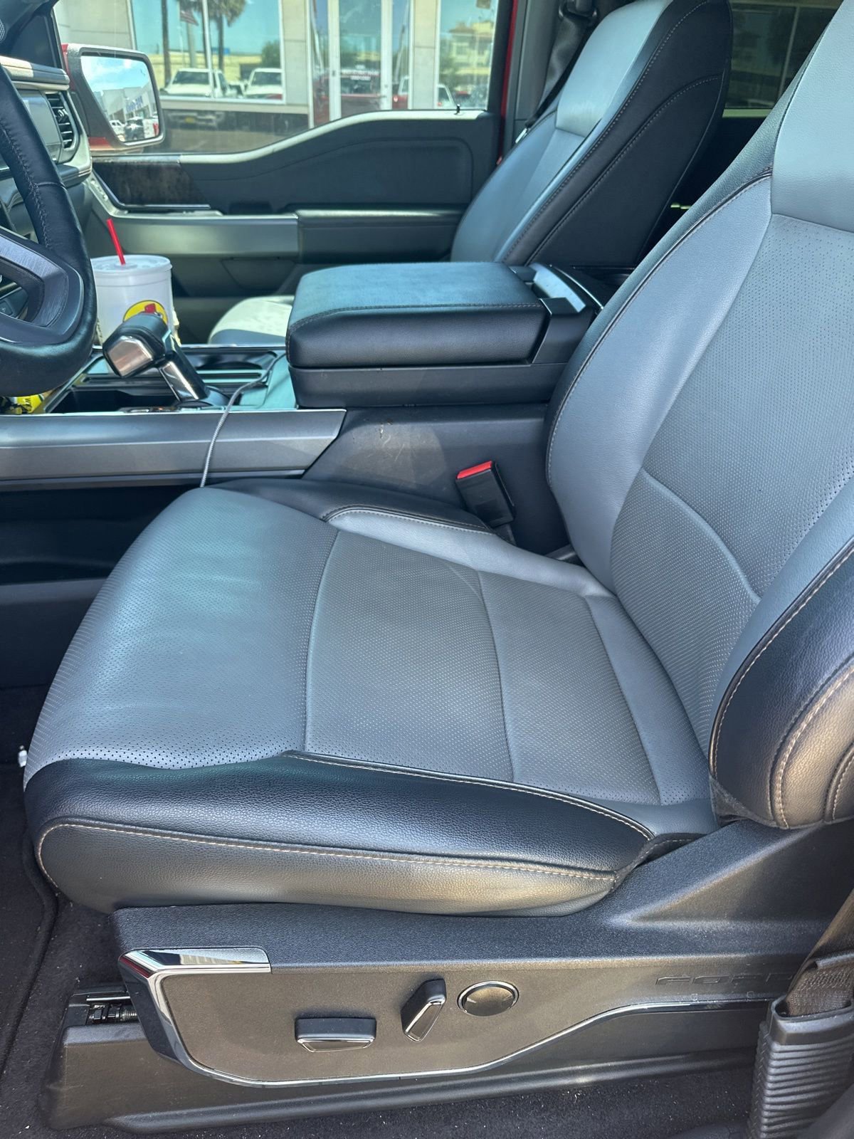 Used 2023 Ford F150 Lightning Lariat image 4