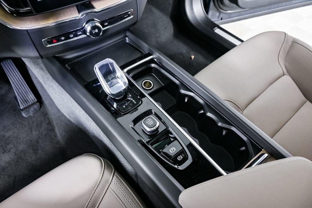 New 2026 Volvo XC60 T8 Core w/ Climate Package PRO image 15