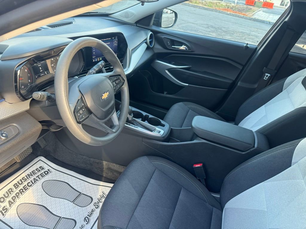 Certified 2025 Chevrolet Trax LS image 4