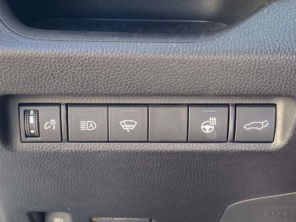 Used 2021 Toyota RAV4 XLE Premium AWD/4WD image 29