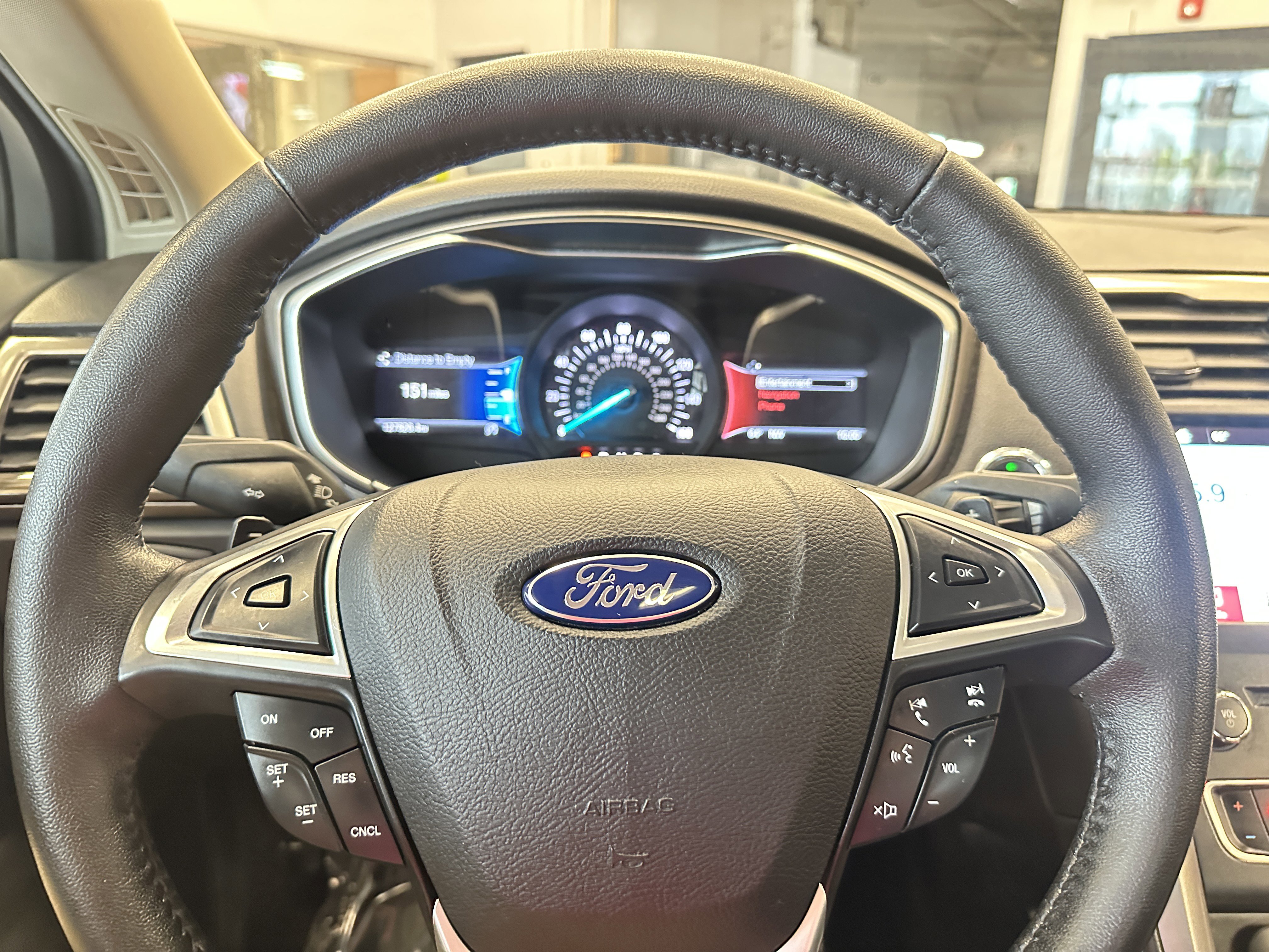 Used 2017 Ford Fusion SE w/ Fusion SE Technology Package image 24