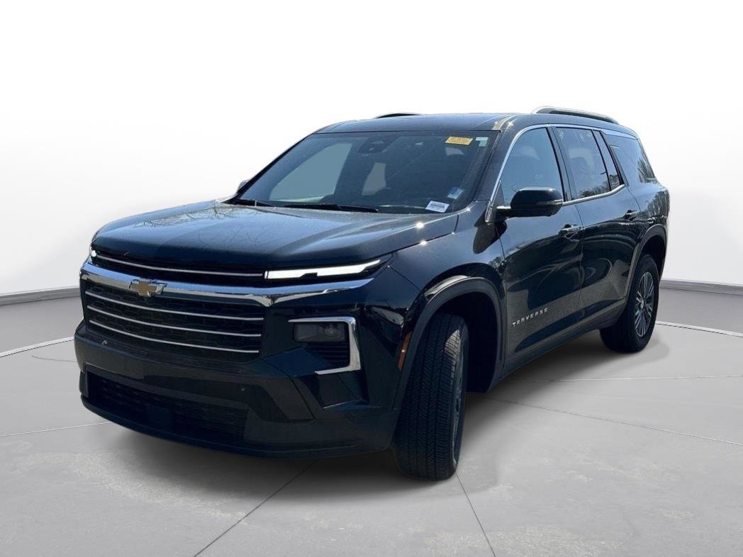 Used 2025 Chevrolet Traverse LT w/ Driver Confidence Package image 2