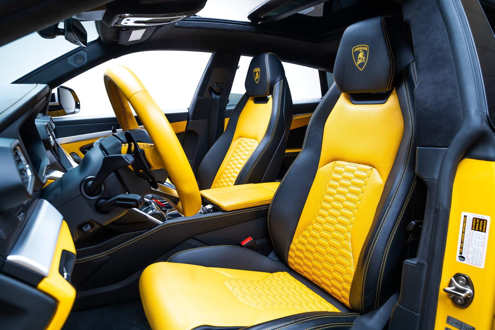 Used 2019 Lamborghini Urus AWD/4WD image 20