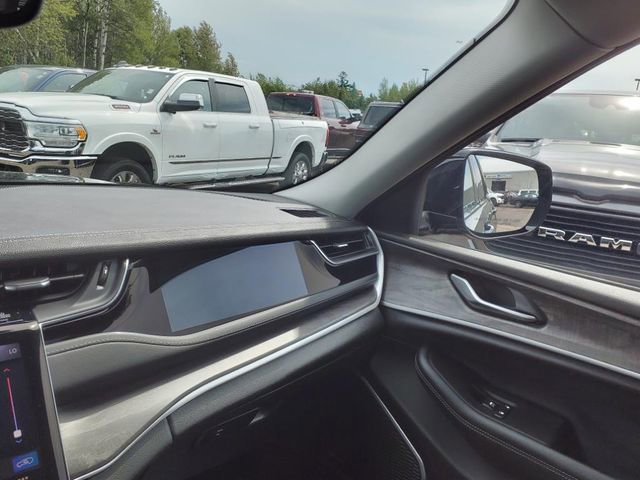 Used 2023 Jeep Grand Cherokee 4WD 4xe image 14