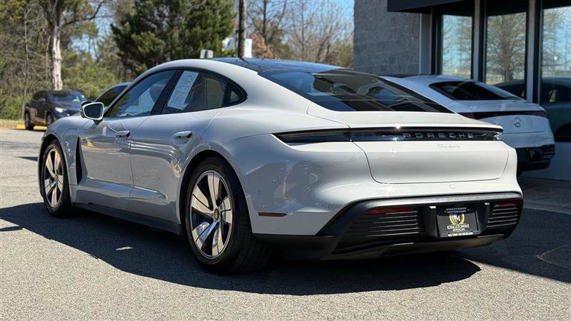 Used 2023 Porsche Taycan image 3