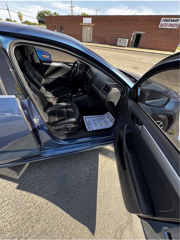 Used 2017 Volkswagen Jetta SE FWD image 16