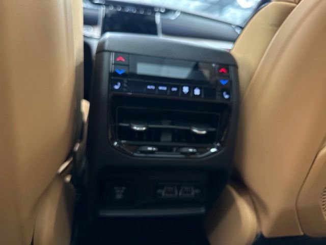 Used 2024 Jeep Grand Cherokee Summit w/ Luxury Tech Group V image 23