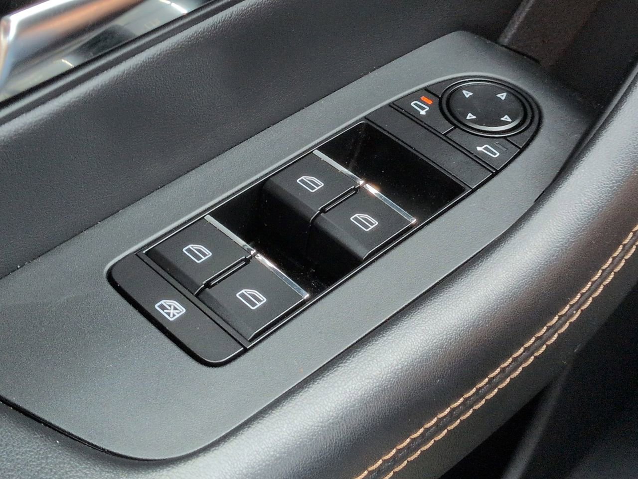 Certified 2025 MAZDA CX-70 Plug-In Hybrid w/ Premium Pkg image 22