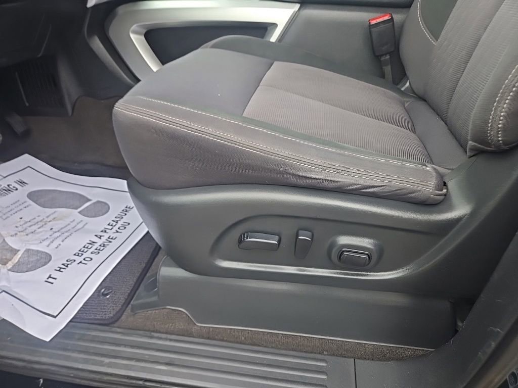 Used 2021 Nissan Titan SV w/ SV Convenience Package AWD/4WD image 10