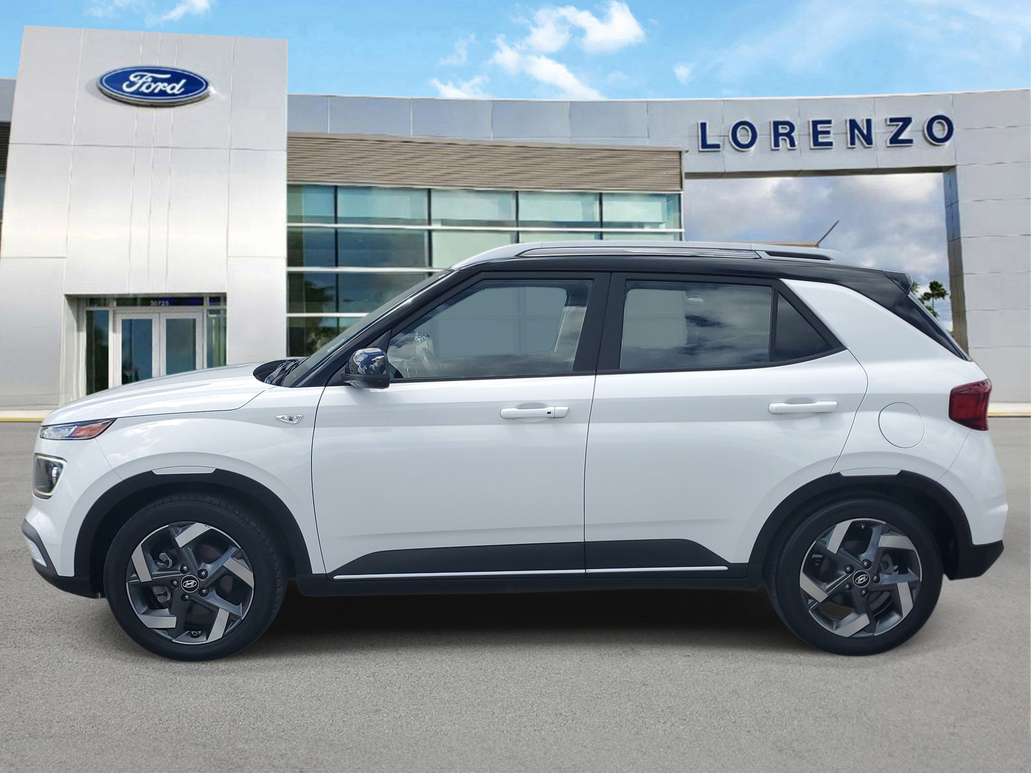 Used 2023 Hyundai Venue Limited w/ Cargo Package image 8