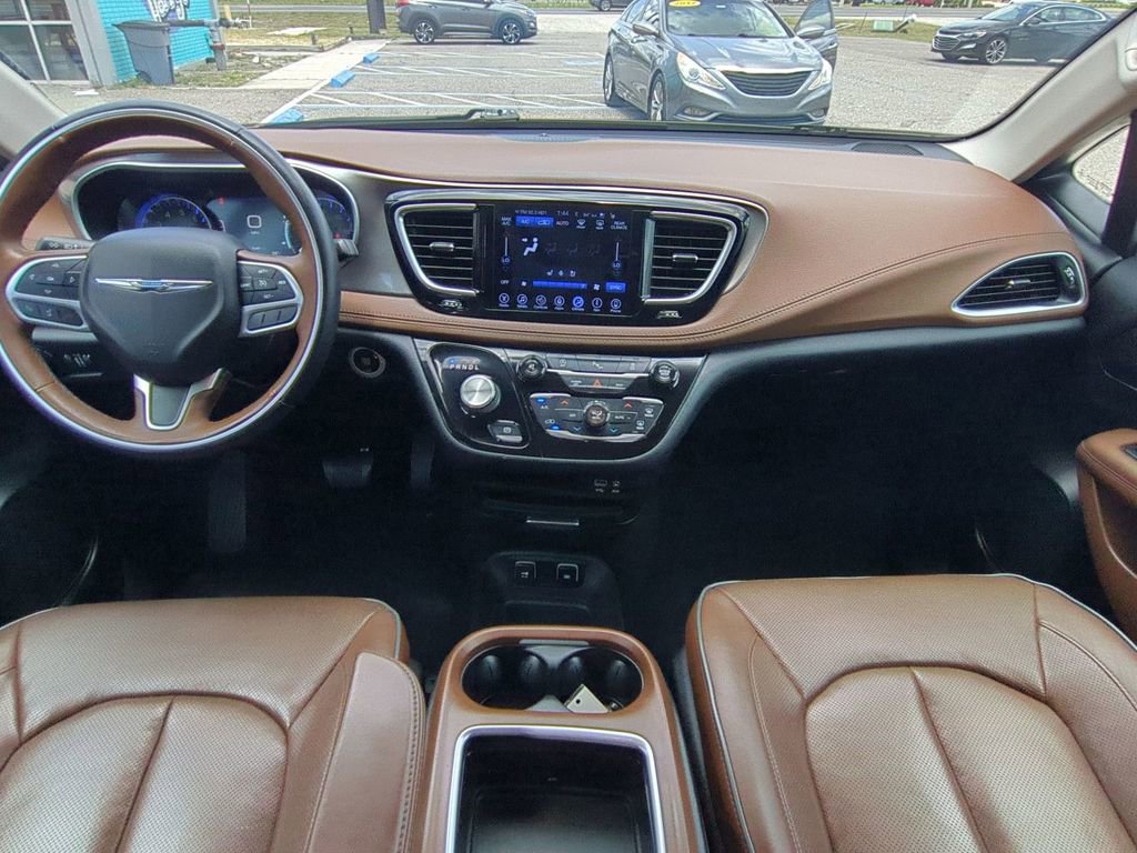 Used 2017 Chrysler Pacifica Limited FWD image 18