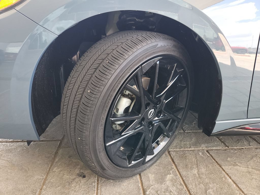 Used 2025 Nissan Sentra SR w/ Midnight Edition FWD image 31