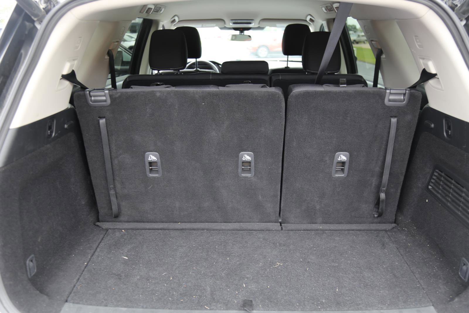 Used 2025 Nissan Pathfinder SV FWD image 19