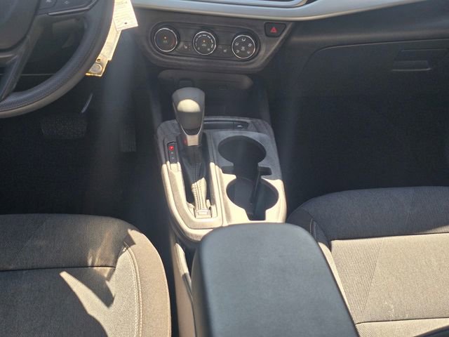 Used 2025 Chevrolet Trax LS w/ LS Convenience Package image 18