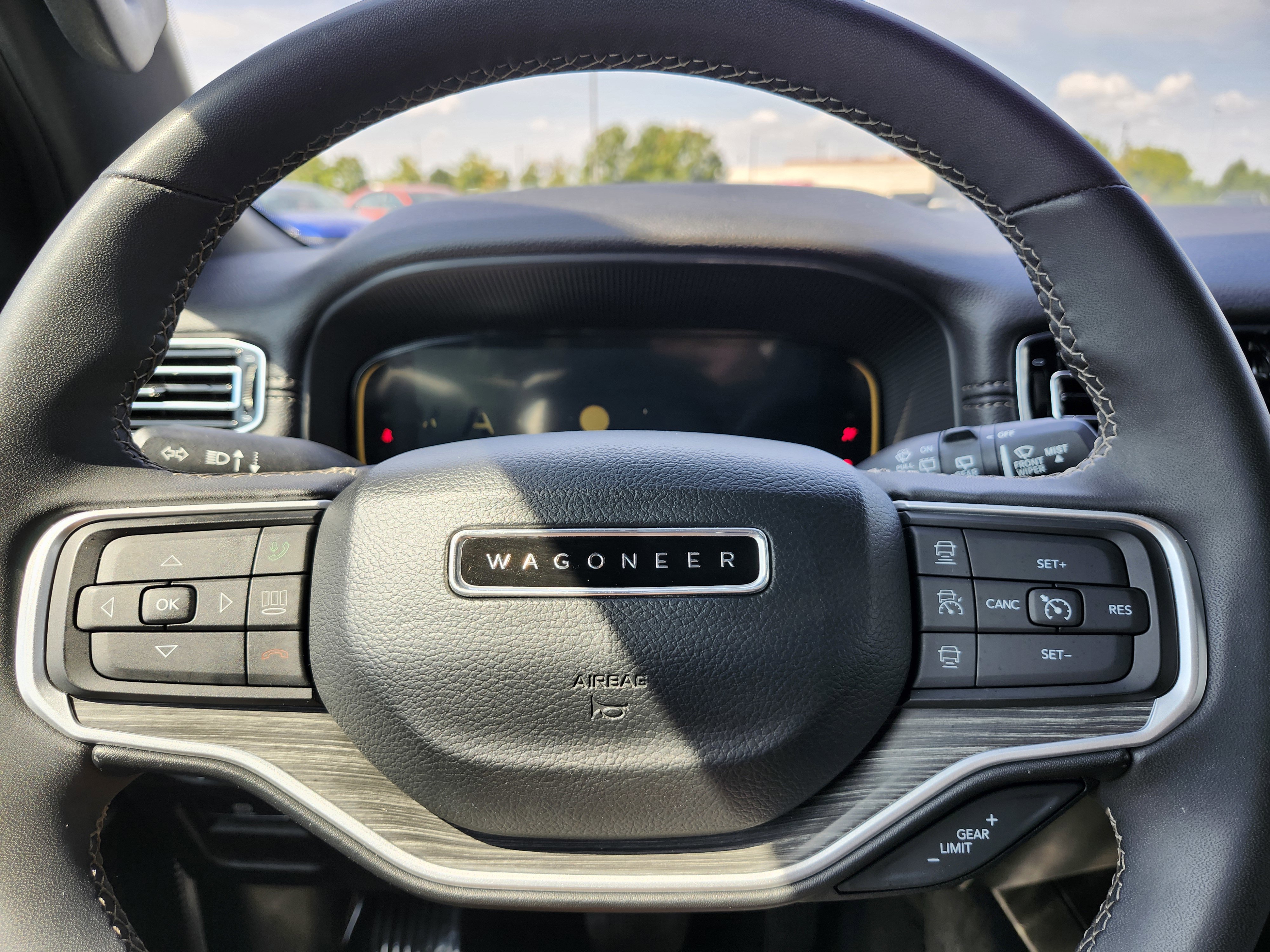 Used 2023 Jeep Wagoneer L Series II image 23