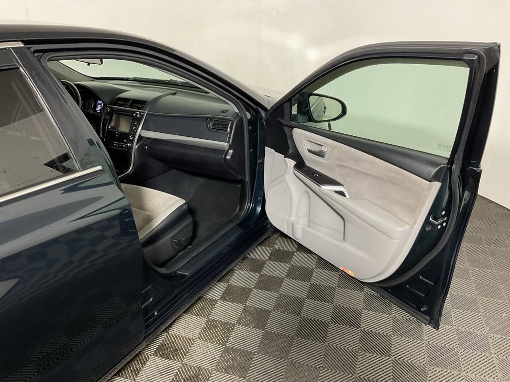 Used 2016 Toyota Camry XSE image 26