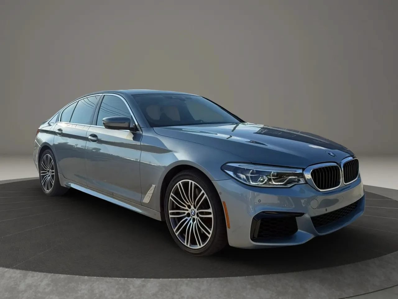 Used 2018 BMW 540i RWD image 1