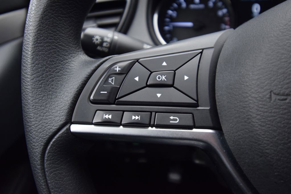 Used 2022 Nissan Rogue Sport S image 32