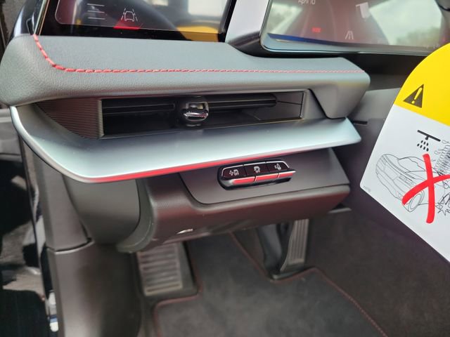 New 2026 Chevrolet Corvette Stingray Convertible w/ 1LT RWD image 18