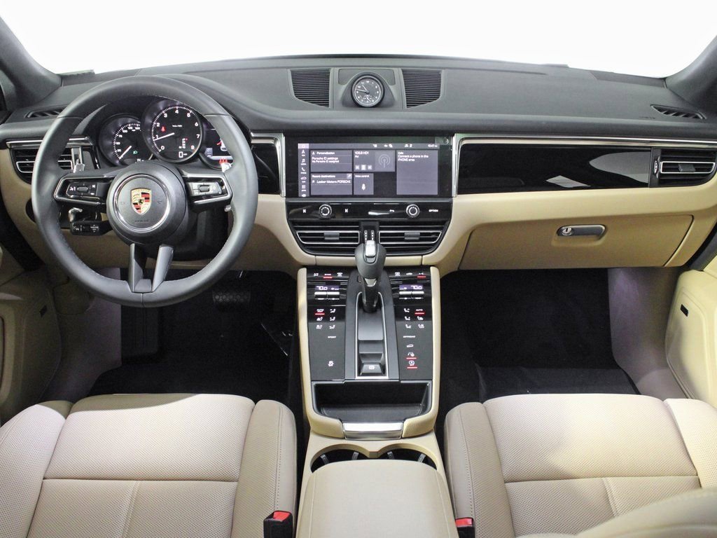 Certified 2025 Porsche Macan image 19