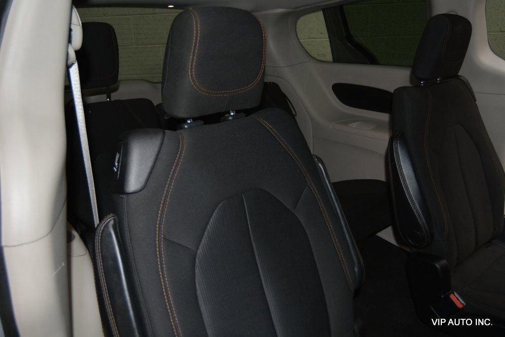 Used 2017 Chrysler Pacifica Touring image 12