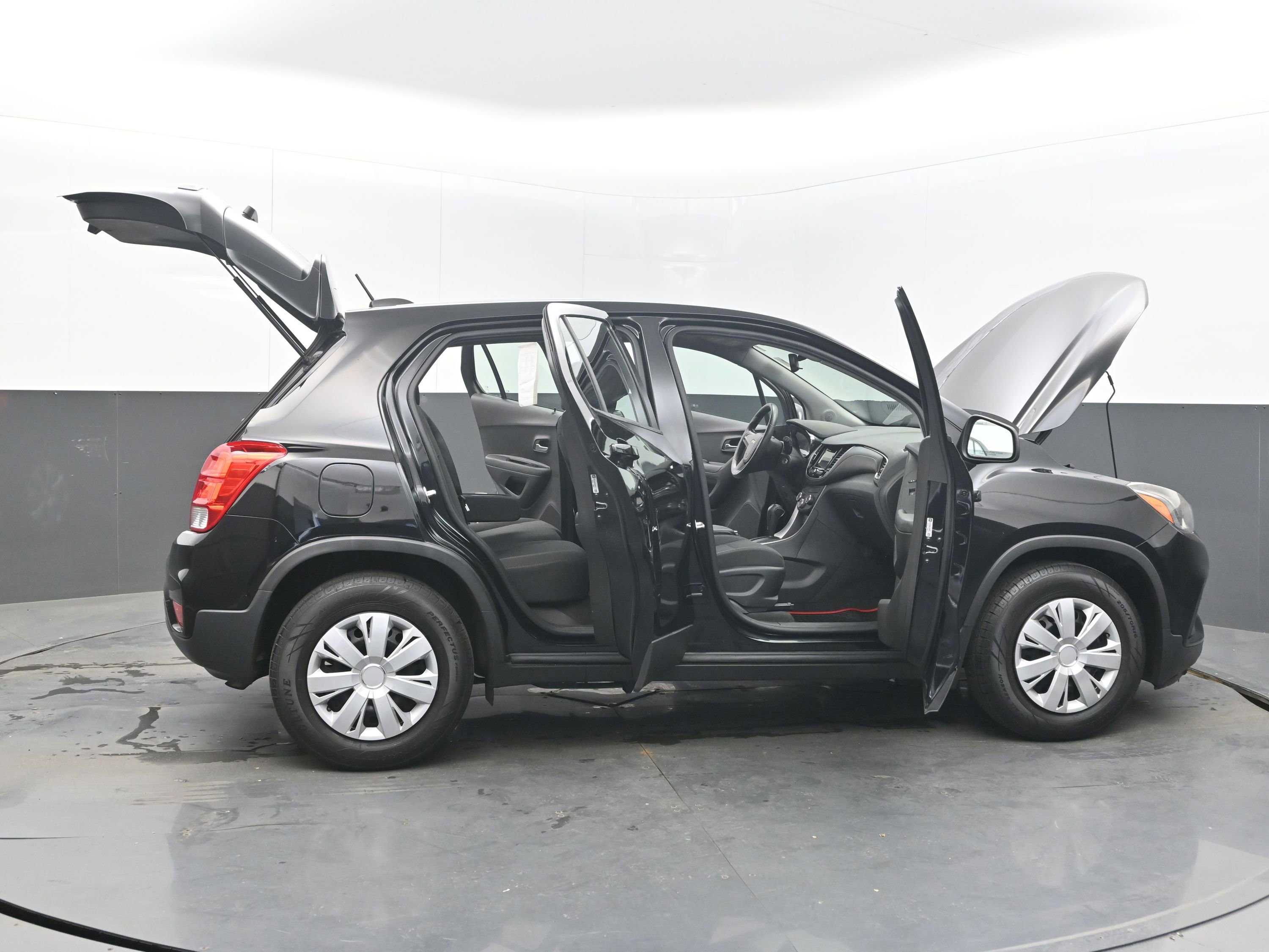 Used 2018 Chevrolet Trax LS image 41