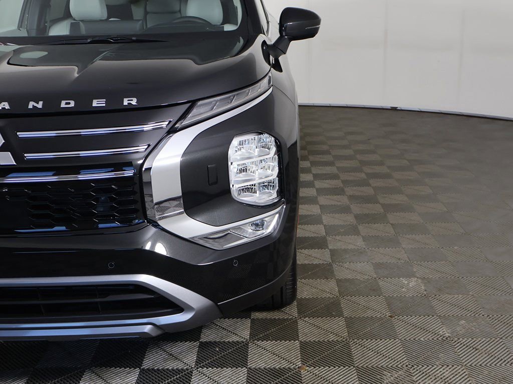 New 2025 Mitsubishi Outlander SE image 17