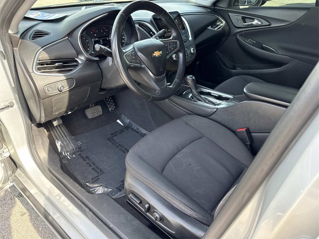 Used 2018 Chevrolet Malibu LT image 9
