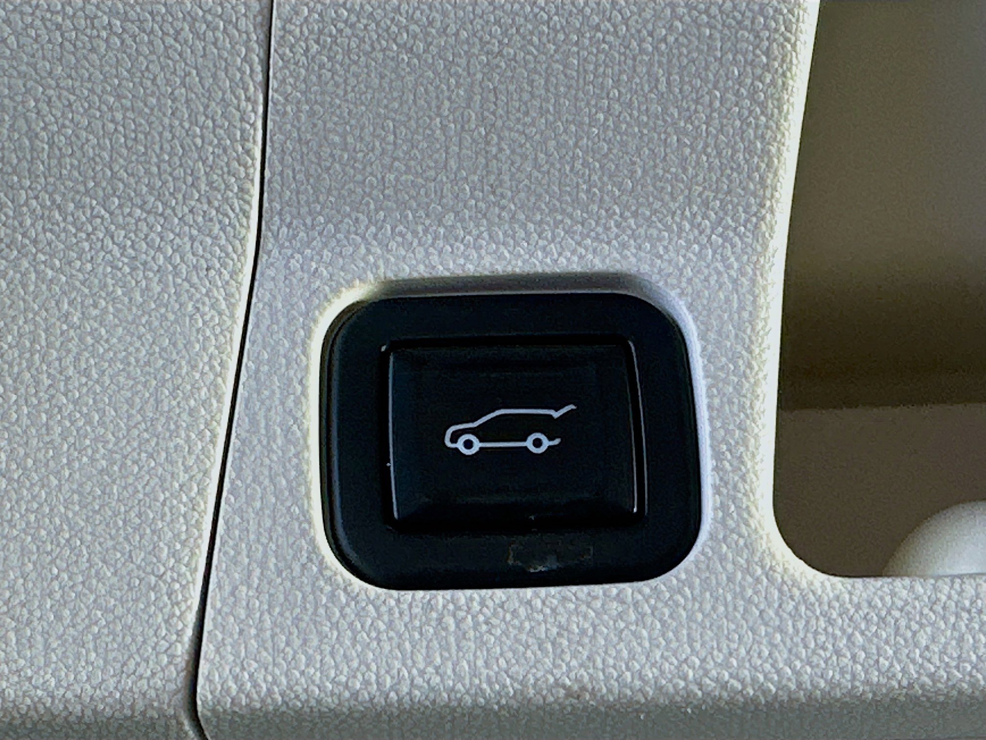 Used 2020 GMC Acadia Denali w/ Technology Package FWD image 33