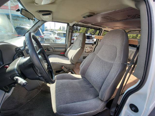 Used 2005 GMC Safari Passenger RWD image 16