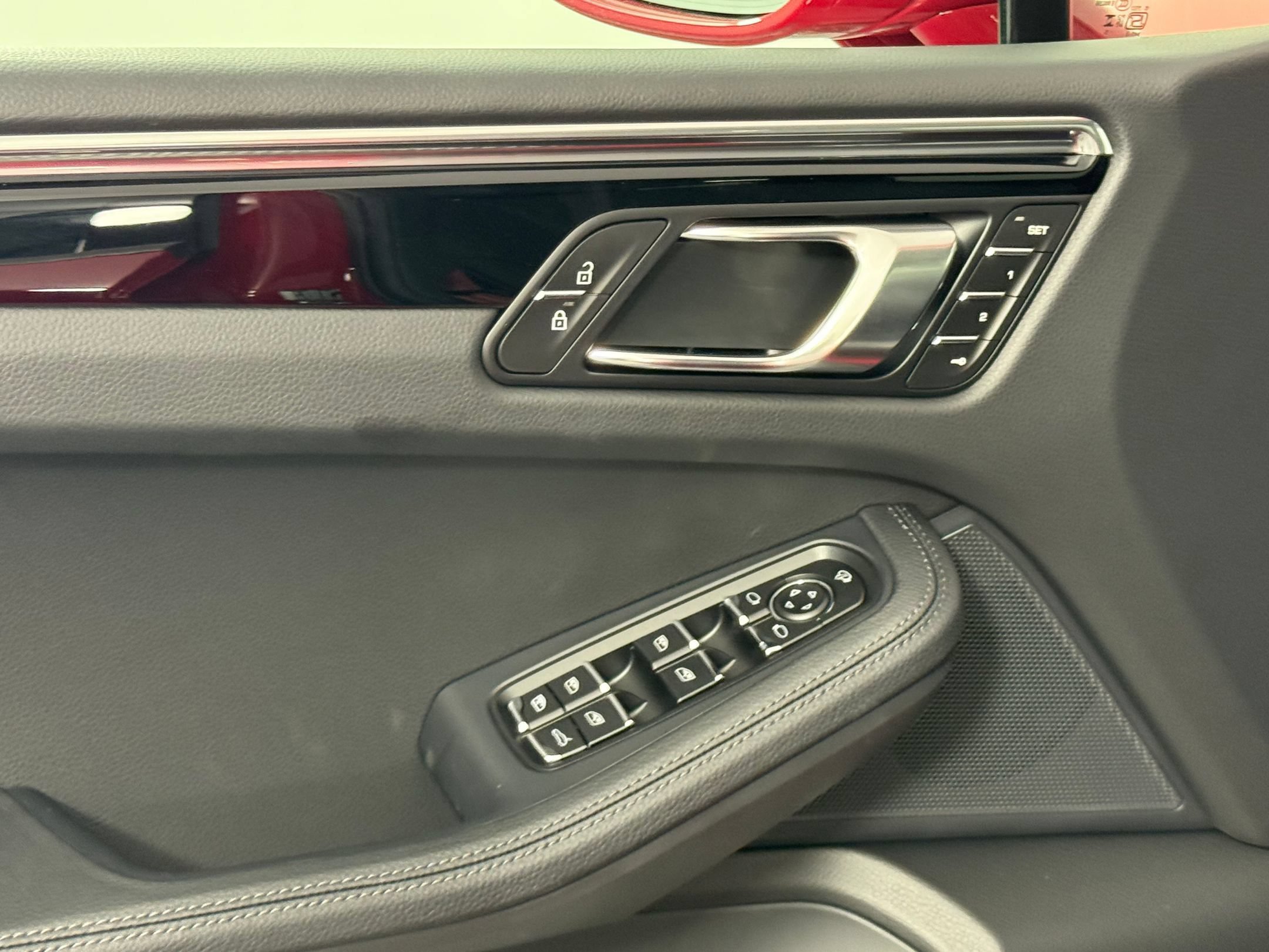 Certified 2026 Porsche Macan AWD/4WD image 29