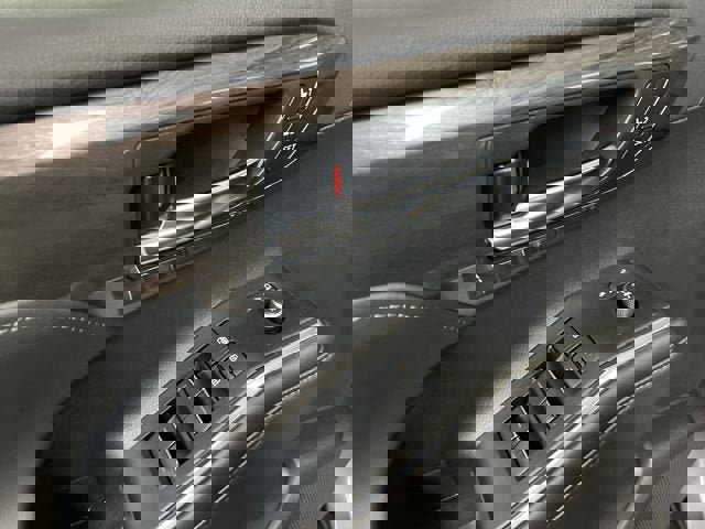 Used 2024 Toyota Highlander Limited image 23