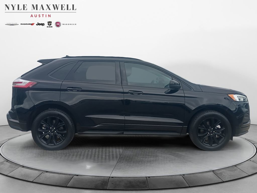 Used 2022 Ford Edge SE w/ Black Appearance Package image 17