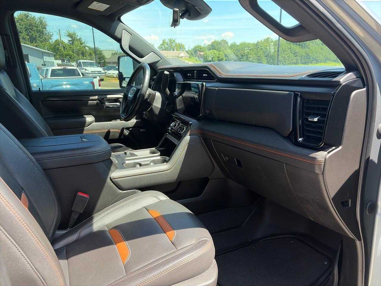 Used 2024 GMC Sierra 2500 AT4 w/ AT4 Premium Plus Package AWD/4WD image 14
