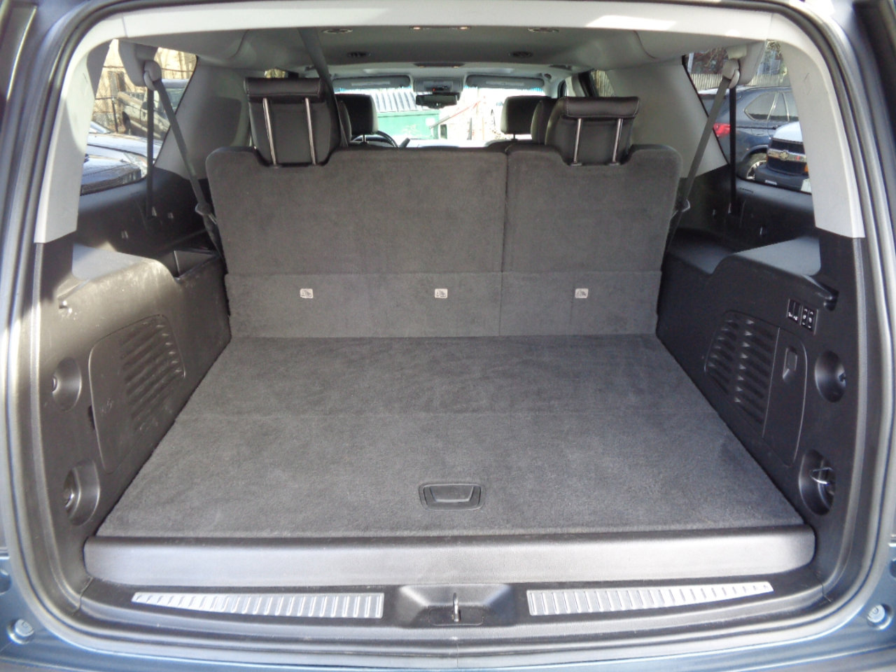 Used 2019 Chevrolet Suburban LT w/ Luxury Package image 36