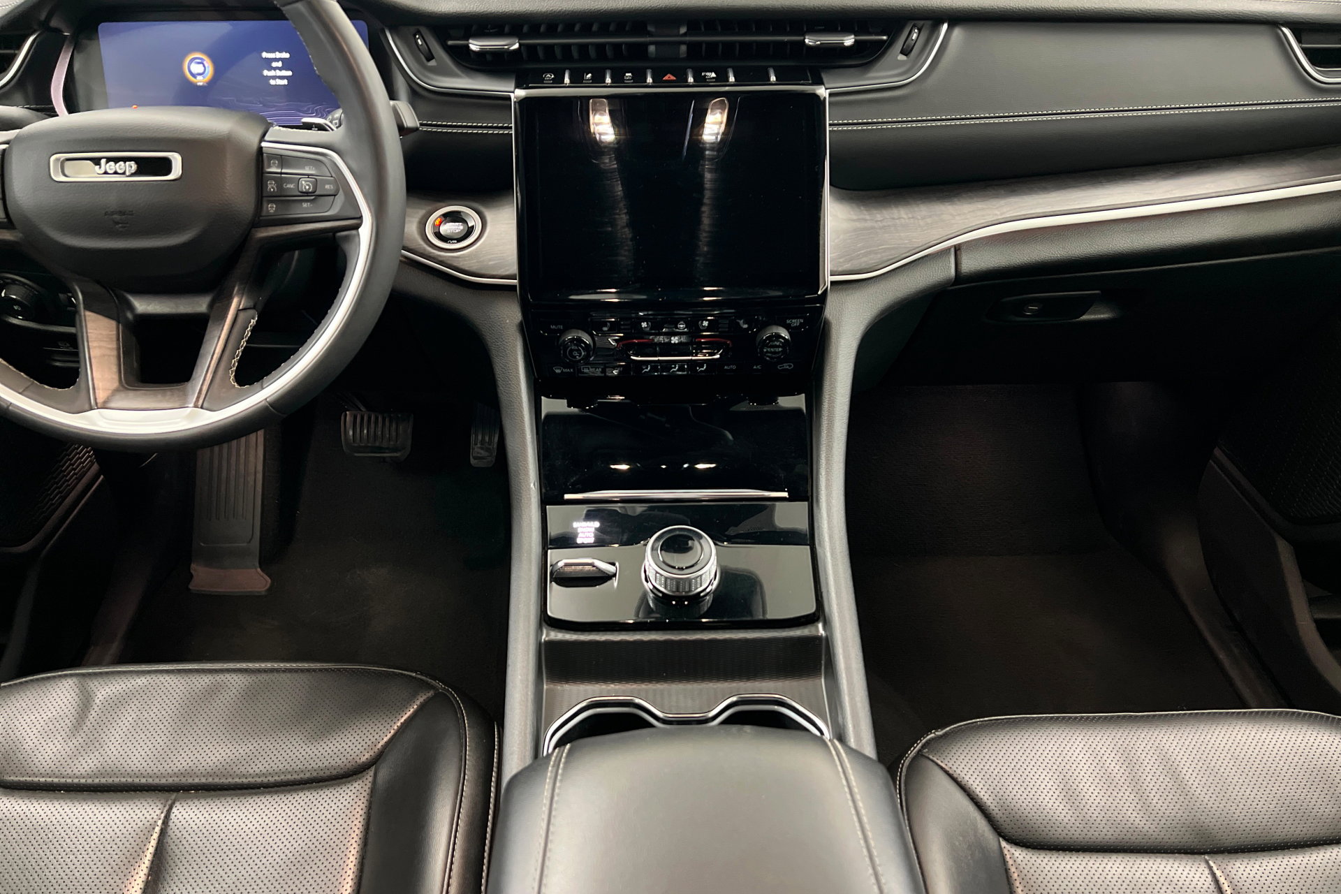 Used 2024 Jeep Grand Cherokee L Limited w/ Luxury Tech Group II image 13