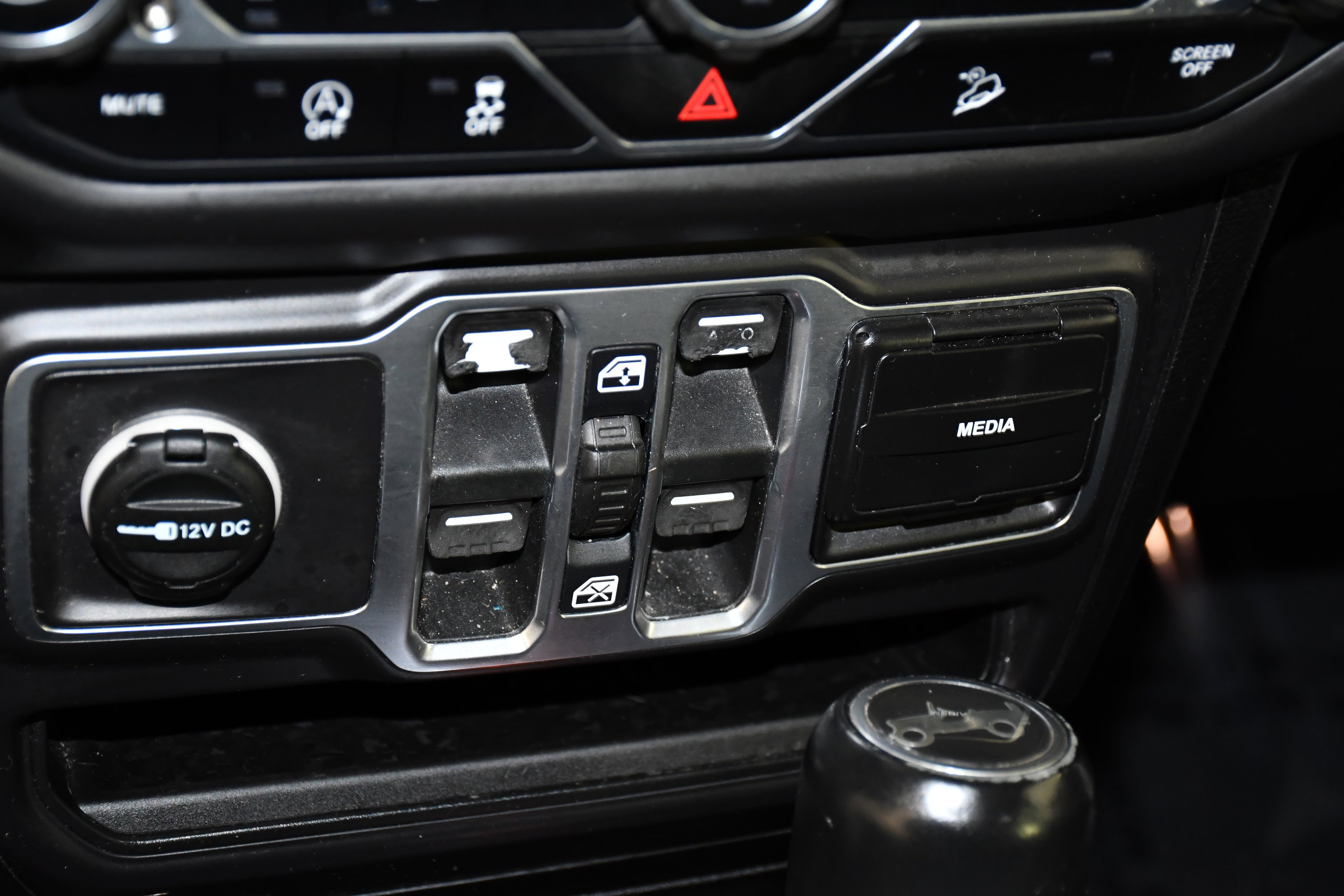 Used 2018 Jeep Wrangler Unlimited Sahara w/ Uconnect 4C Nav & Sound Group image 31