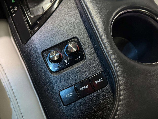 Used 2018 Toyota Avalon Limited image 12