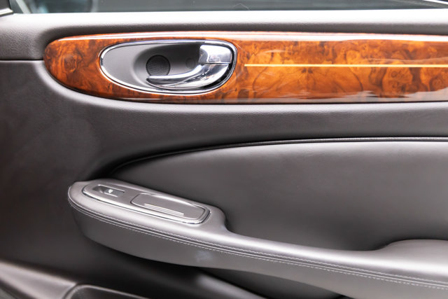 Used 2005 Jaguar XJ8 RWD image 61