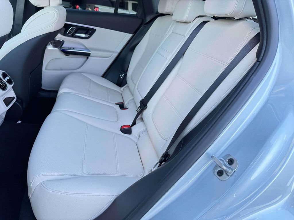 Used 2026 Mercedes-Benz GLC 300 image 6