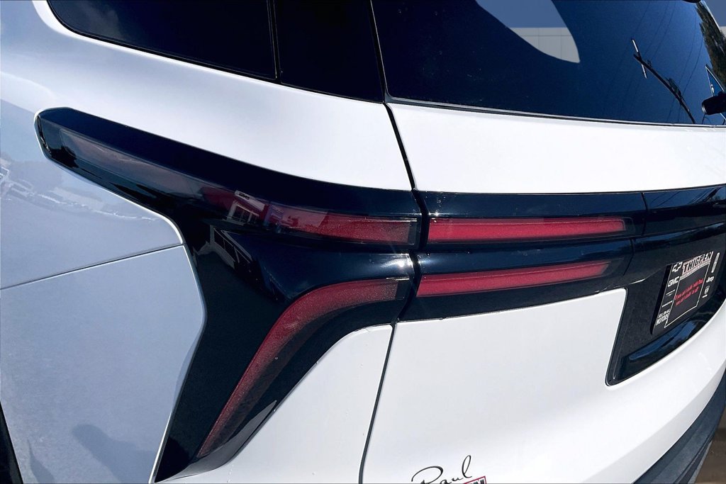 New 2027 Chevrolet Traverse LT w/ Driver Confidence Package FWD image 25