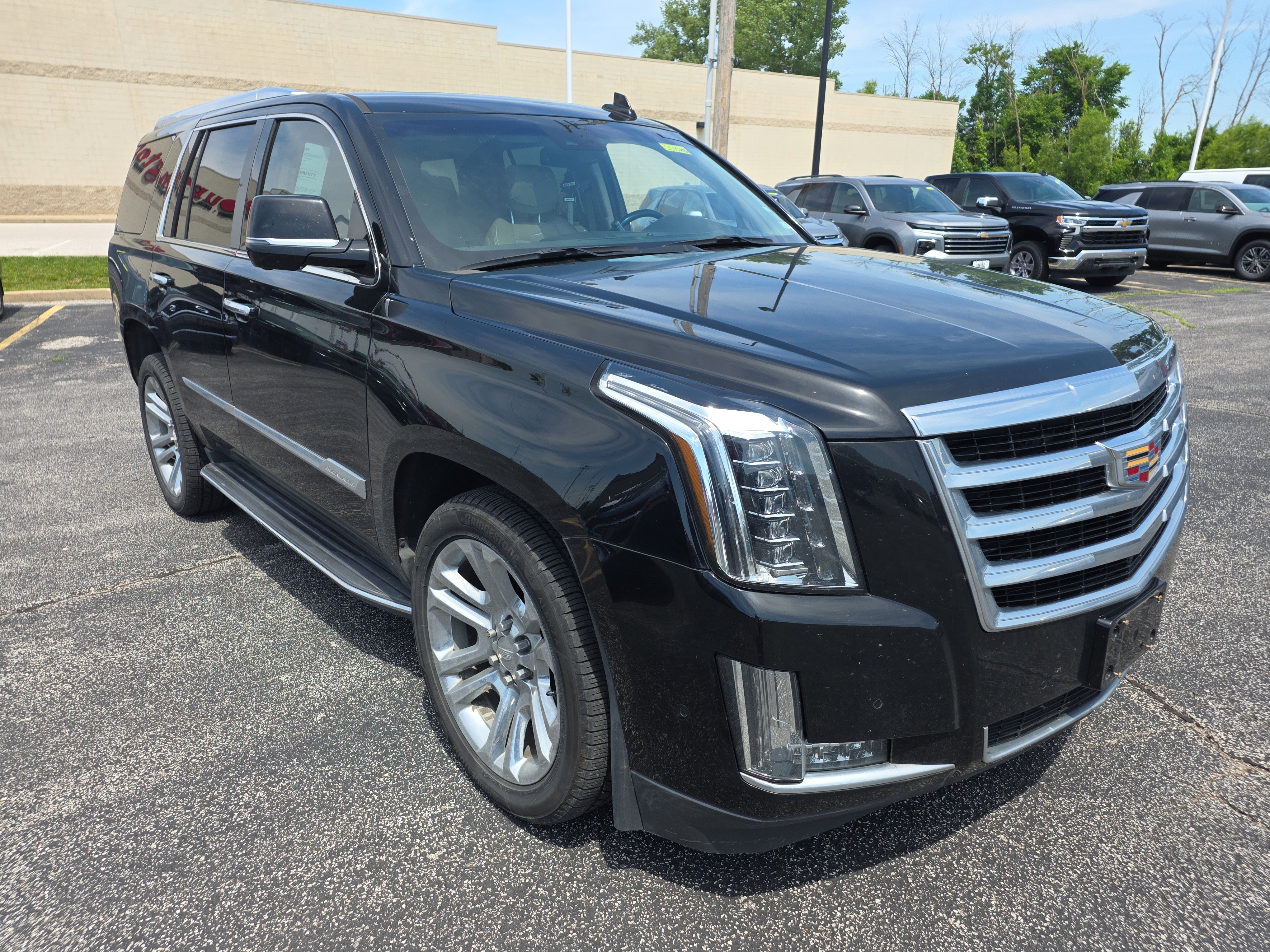 Used 2018 Cadillac Escalade Luxury AWD/4WD image 2