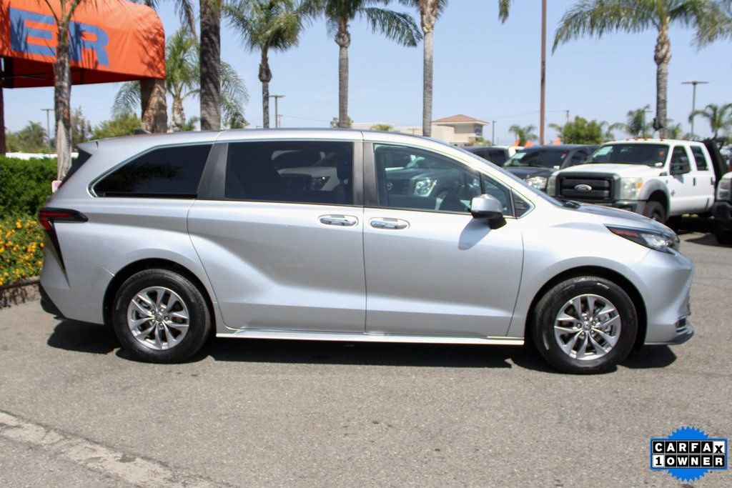 Used 2023 Toyota Sienna XLE AWD/4WD image 12