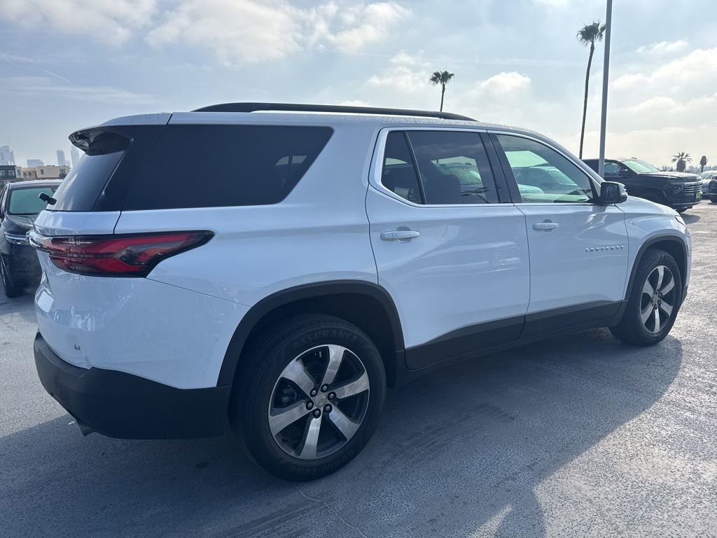 Used 2023 Chevrolet Traverse LT w/ LT Premium Package AWD/4WD image 4
