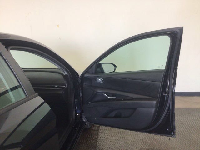 Used 2023 Hyundai Elantra SE FWD image 12