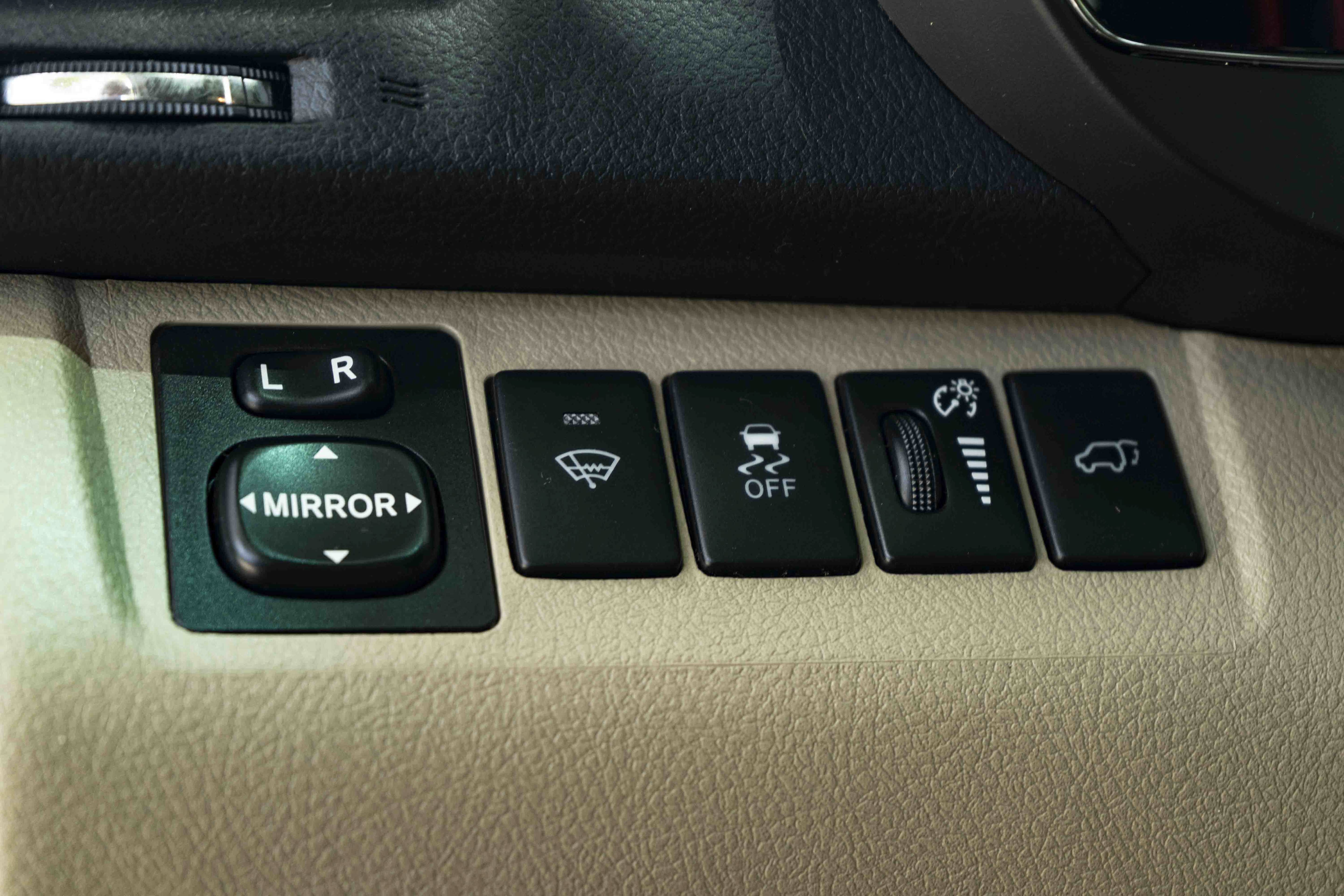 Used 2012 Toyota Highlander Limited FWD image 39