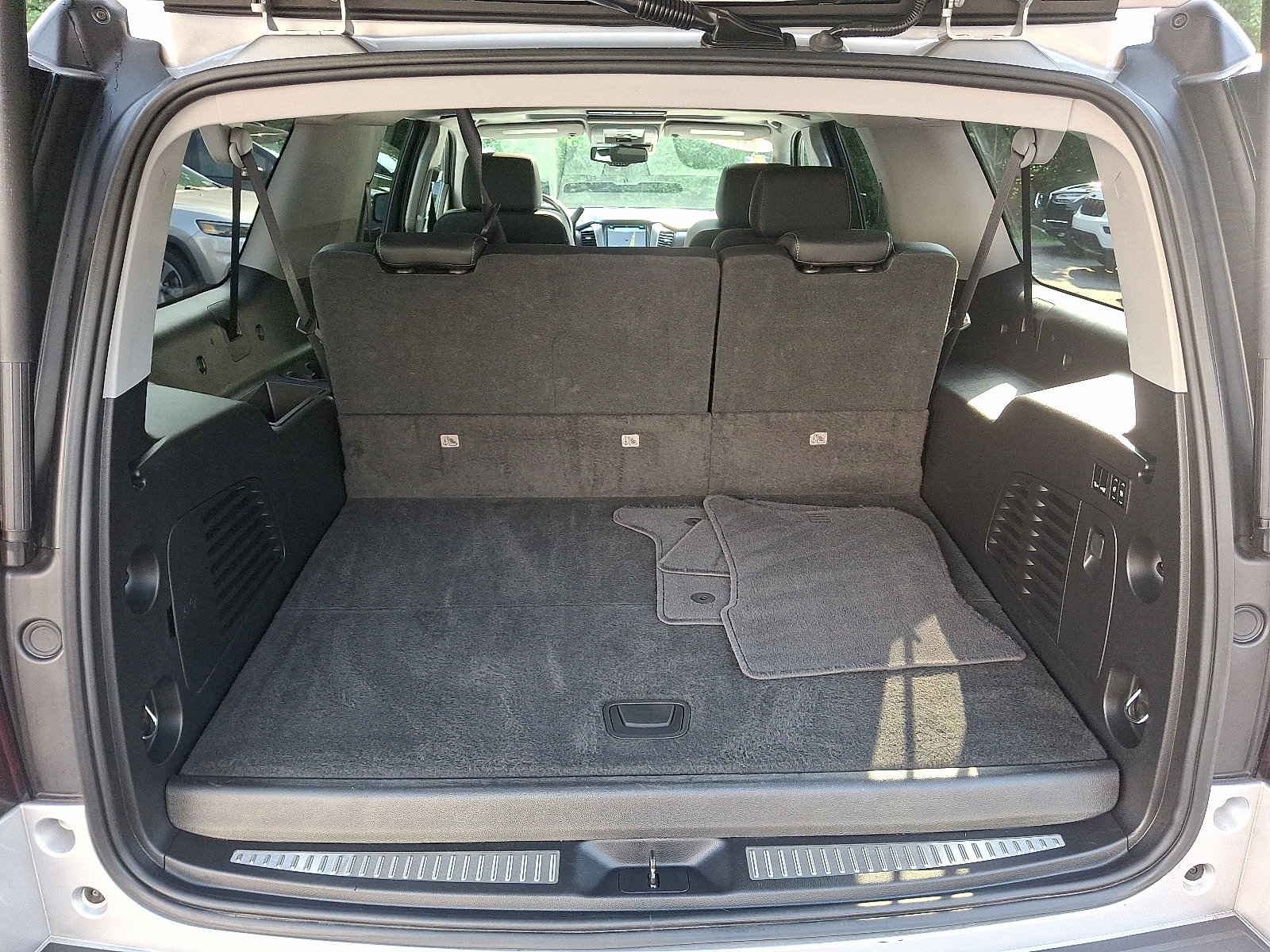 Used 2020 Chevrolet Suburban Premier AWD/4WD image 34