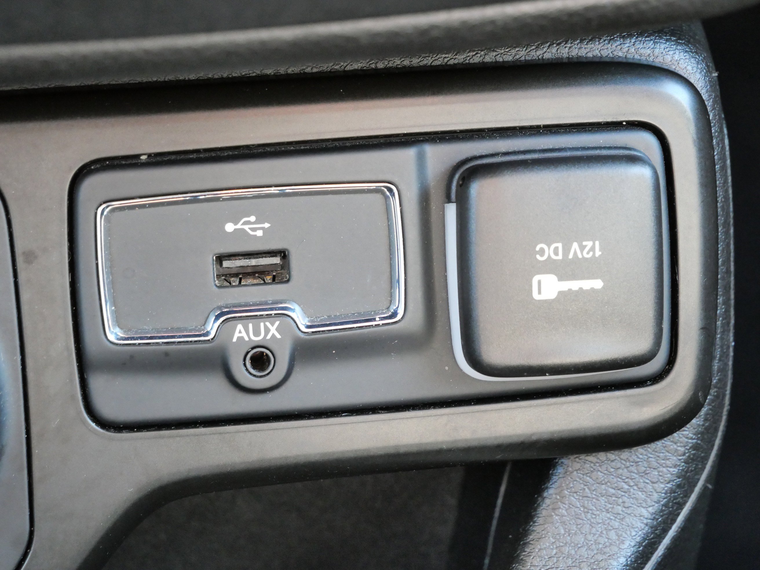 Used 2023 Jeep Renegade Latitude AWD/4WD image 29