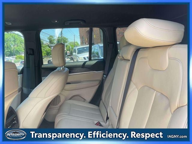 Used 2023 Jeep Grand Cherokee Limited AWD/4WD image 11