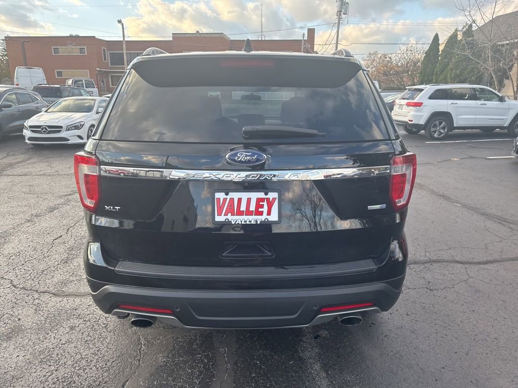 Used 2018 Ford Explorer XLT image 10